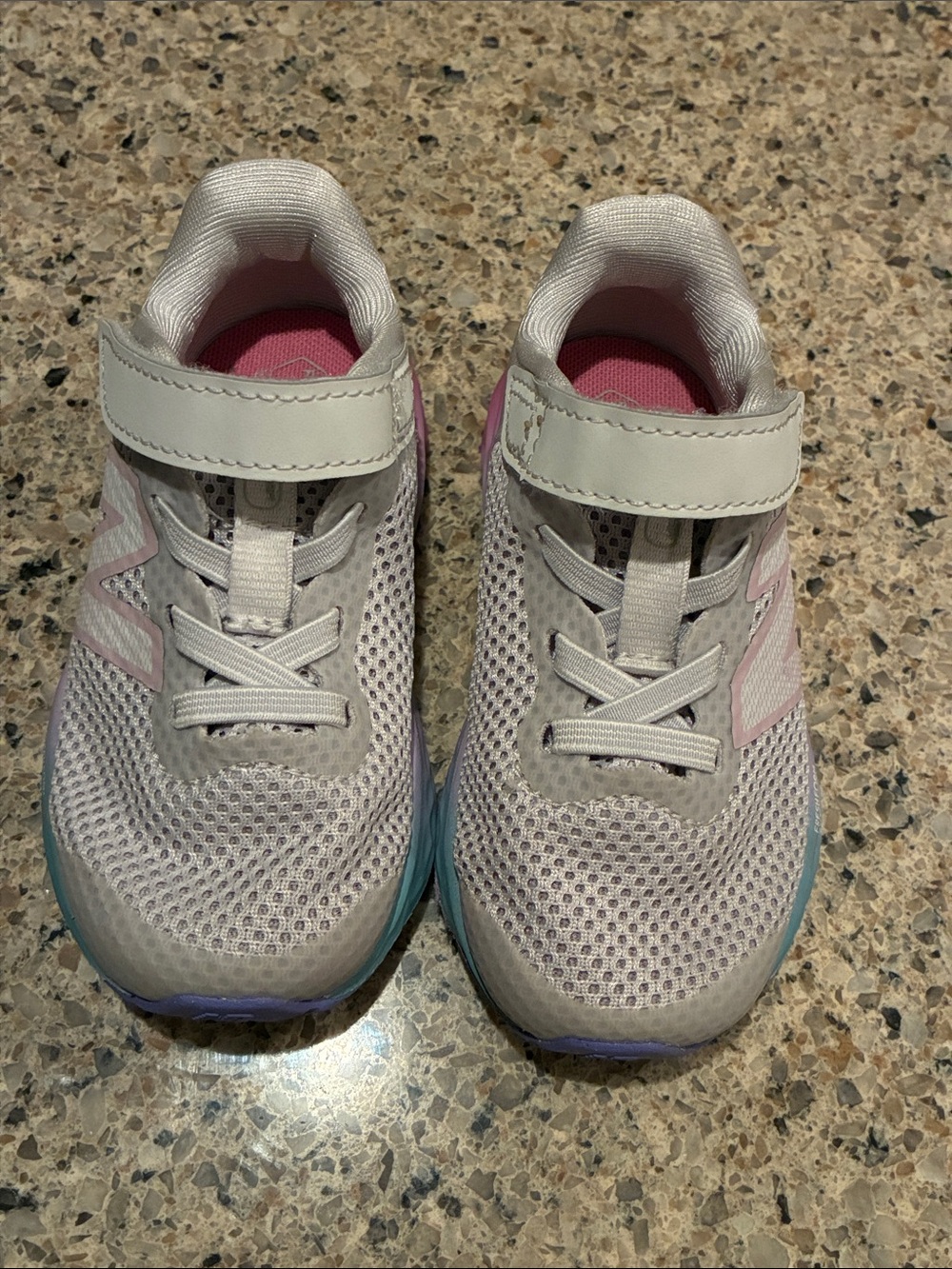 Fresh Foam Arishi v4 Bungee Lace with Top Strap Size 6 Toddler - Picture 7 of 9